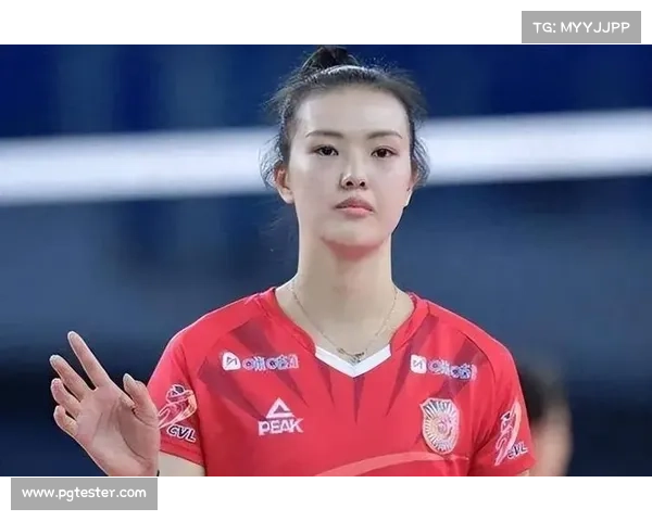 张常宁现身解说席全程点评中国女排比赛精彩瞬间深度剖析 张常宁现身解说席全程点评中国女排比赛精彩瞬间深度剖析